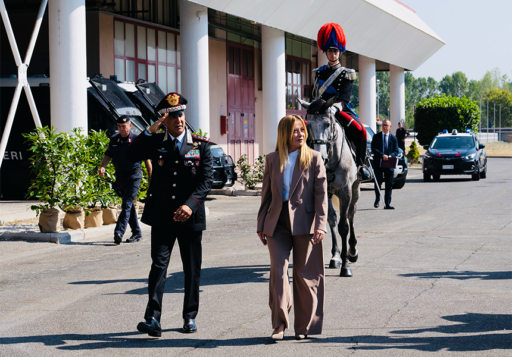 Giorgia Meloni visita a los Carabinieri en 2026: la respuesta oficial tras los choques en el Valle de Susa