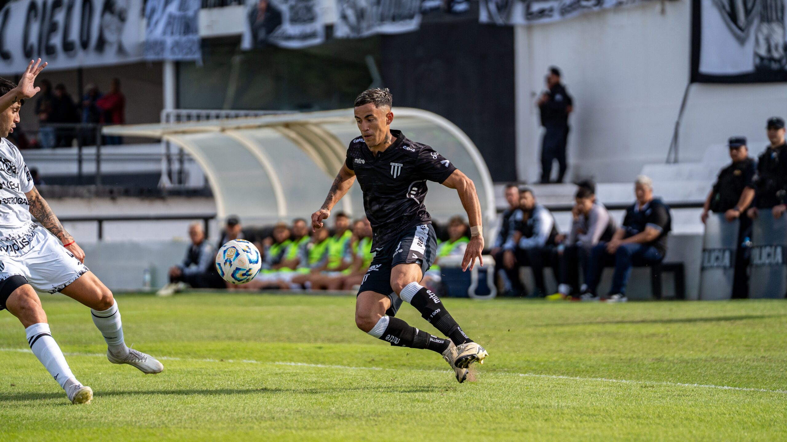 exfutbolistas uruguayos - El papel de la AUF en la conformación de los cuerpos técnicos