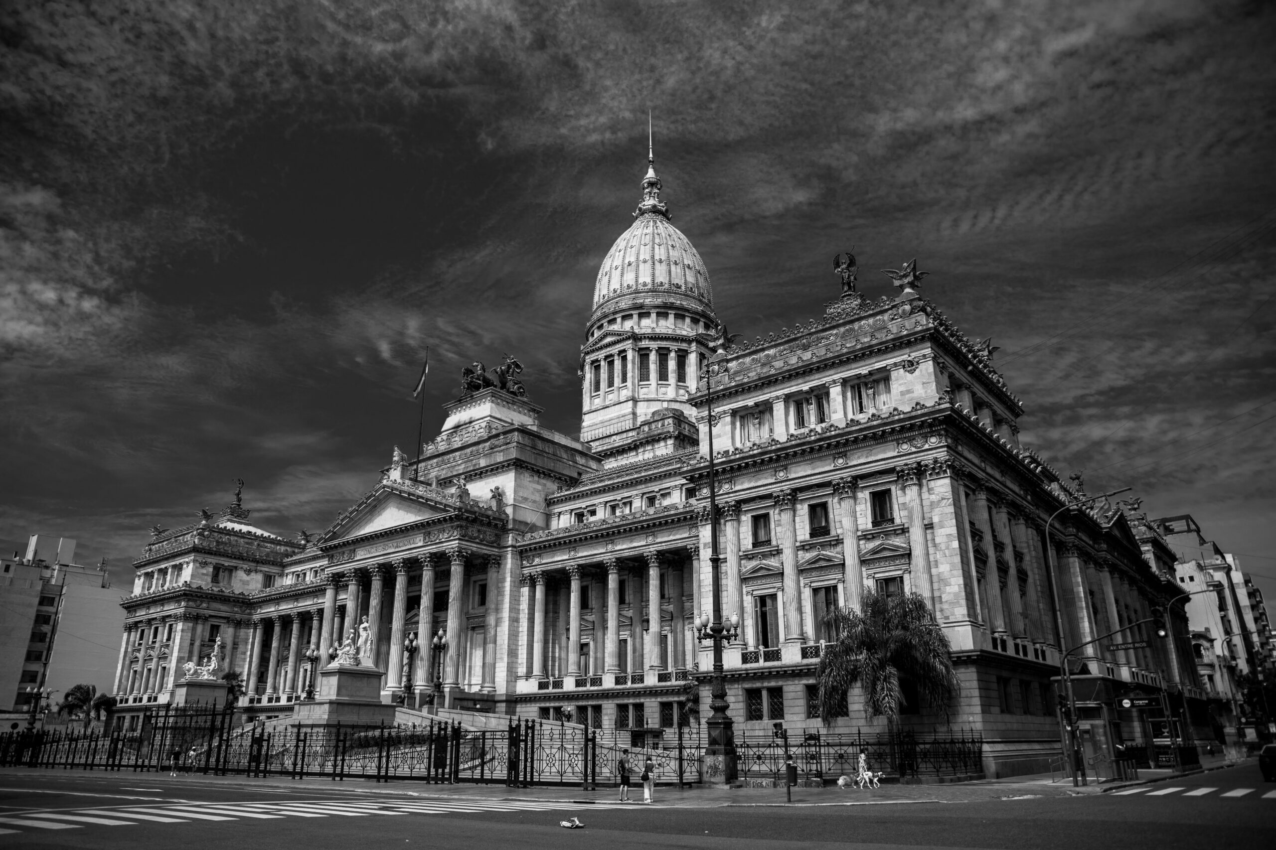 crisis de legitimidad - La respuesta de la sociedad civil ante la crisis
