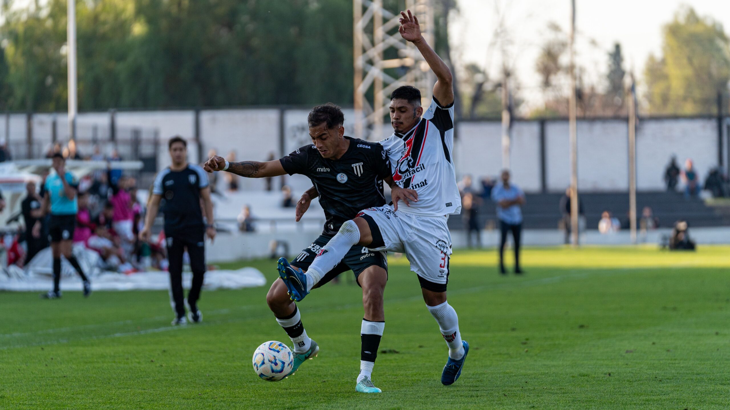 foto de Diego Forlán - ¿Cómo responderán los medios deportivos a la nueva era?