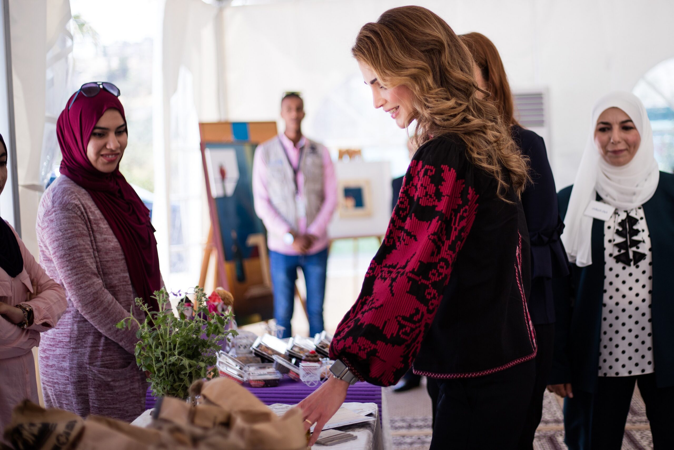 Reina Rania de Jordania - Compromiso con la educación y la innovación en Jordania