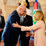 Giorgia Meloni recibe abucheos en Tarento 2026: el histórico encuentro con el presidente libanés