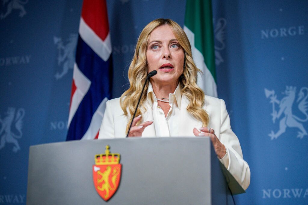 Giorgia Meloni anuncia un límite a los extranjeros en las escuelas de Italia