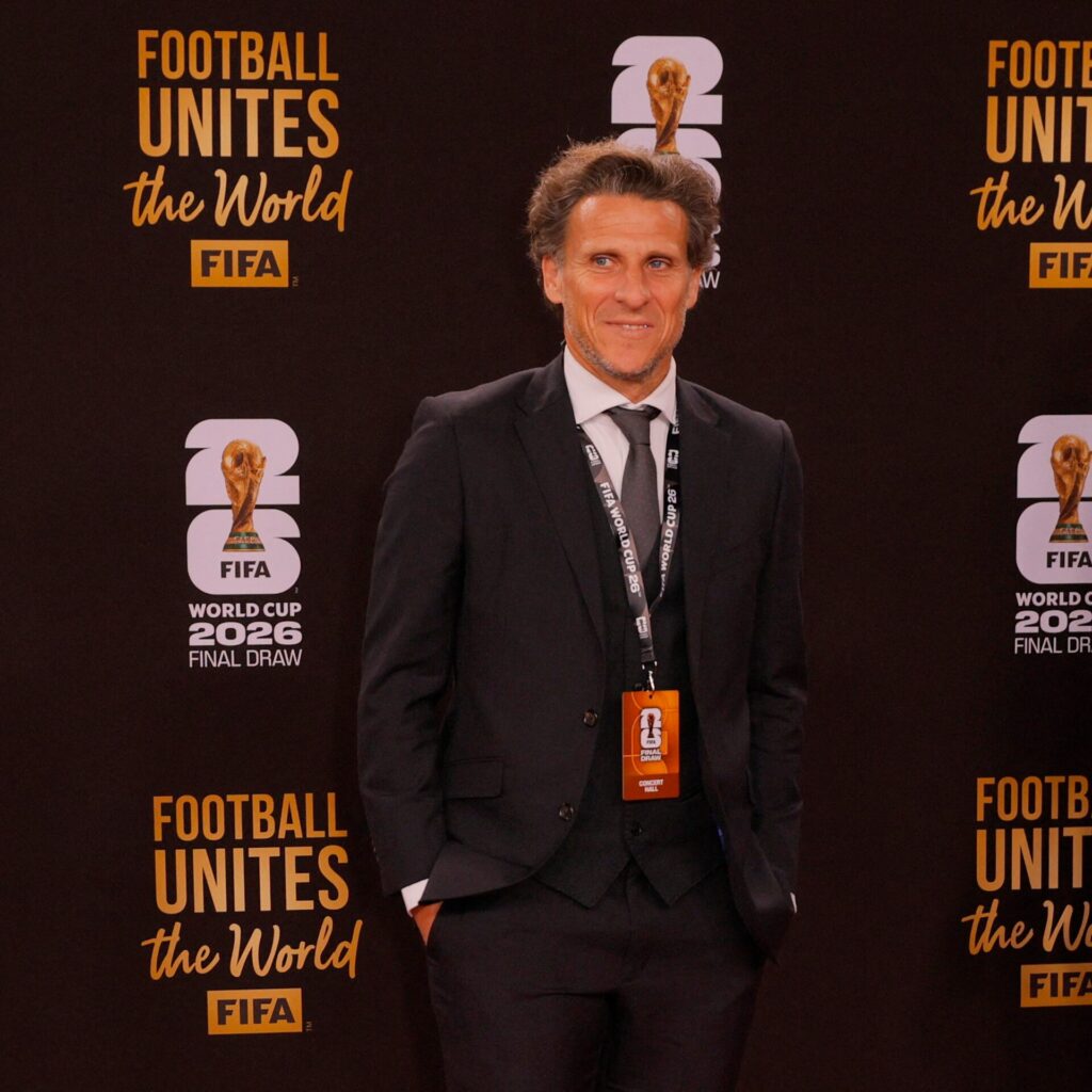 Diego Forlán debutará como DT interino de Uruguay ante Japón
