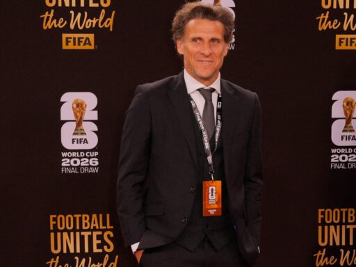 Diego Forlán debutará como DT interino de Uruguay ante Japón