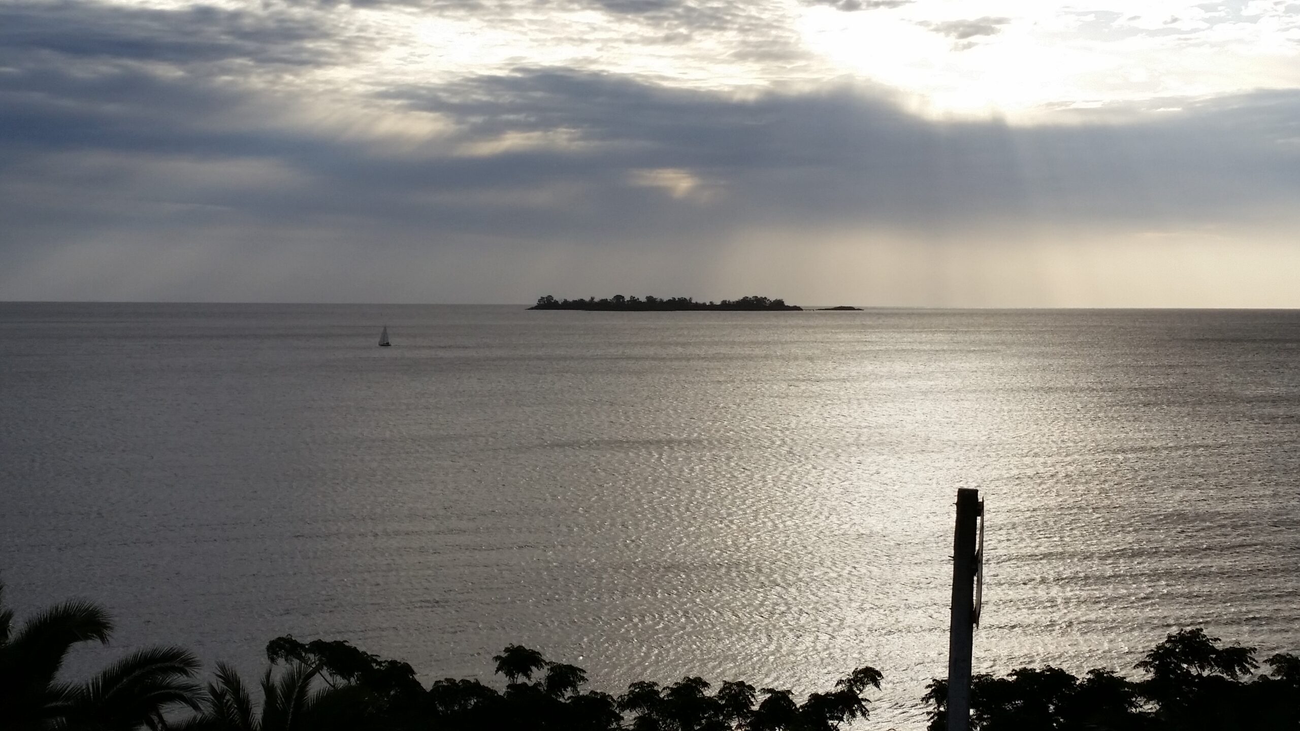 cierre de hoteles en Uruguay: atardecer en Colonia del Sacramento