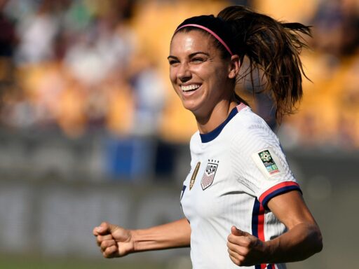 Imagen ilustrativa de US women's soccer legend Alex Morgan announces retirement, pregnancy ...