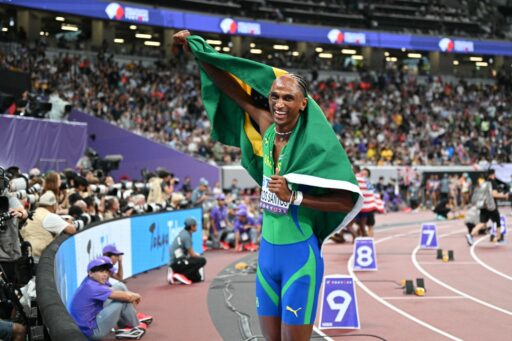 Alison Dos Santos bate récord mundial de 400 m vallas