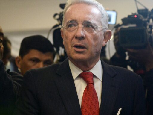 Álvaro Uribe, primer expresidente condenado a prisión domiciliaria por 12 años en Colombia