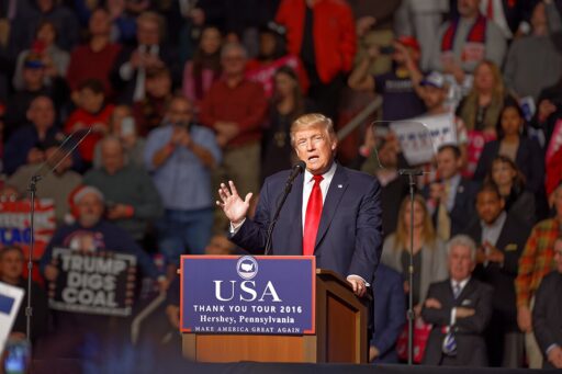 Aranceles globales de Trump entran en vigor con 10%