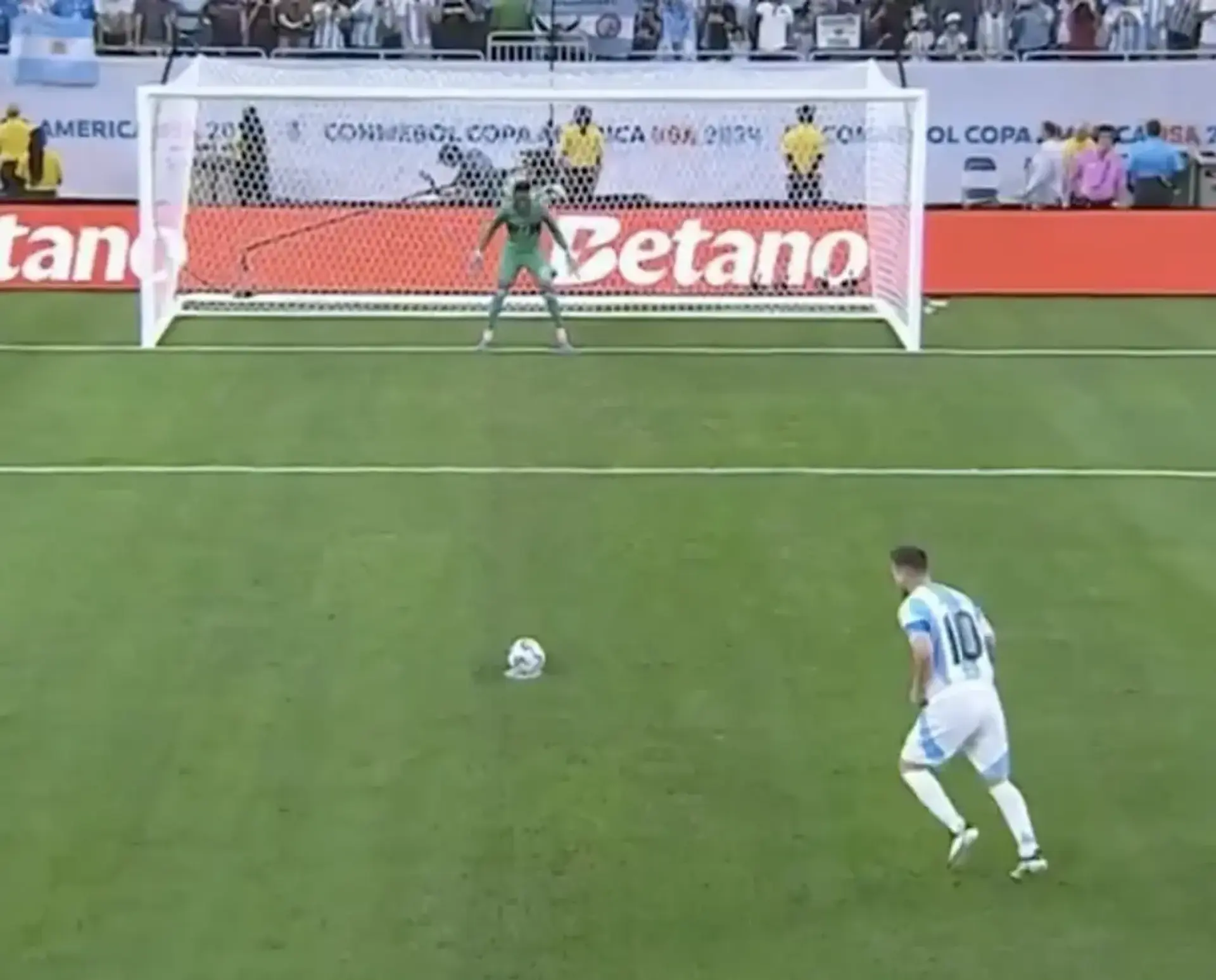 Argentina logra frustrante avance a los 4tos de final en el Mundial de fútbol