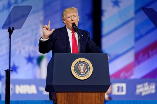 Armada de Venezuela reta a Donald Trump y escolta a petroleros ante nuevo bloqueo naval