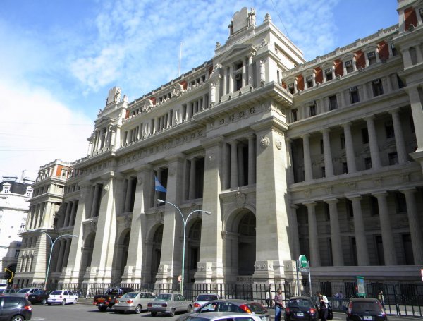 Arresto domiciliario de Cristina Fernández: la sentencia que reabre el debate judicial argentino