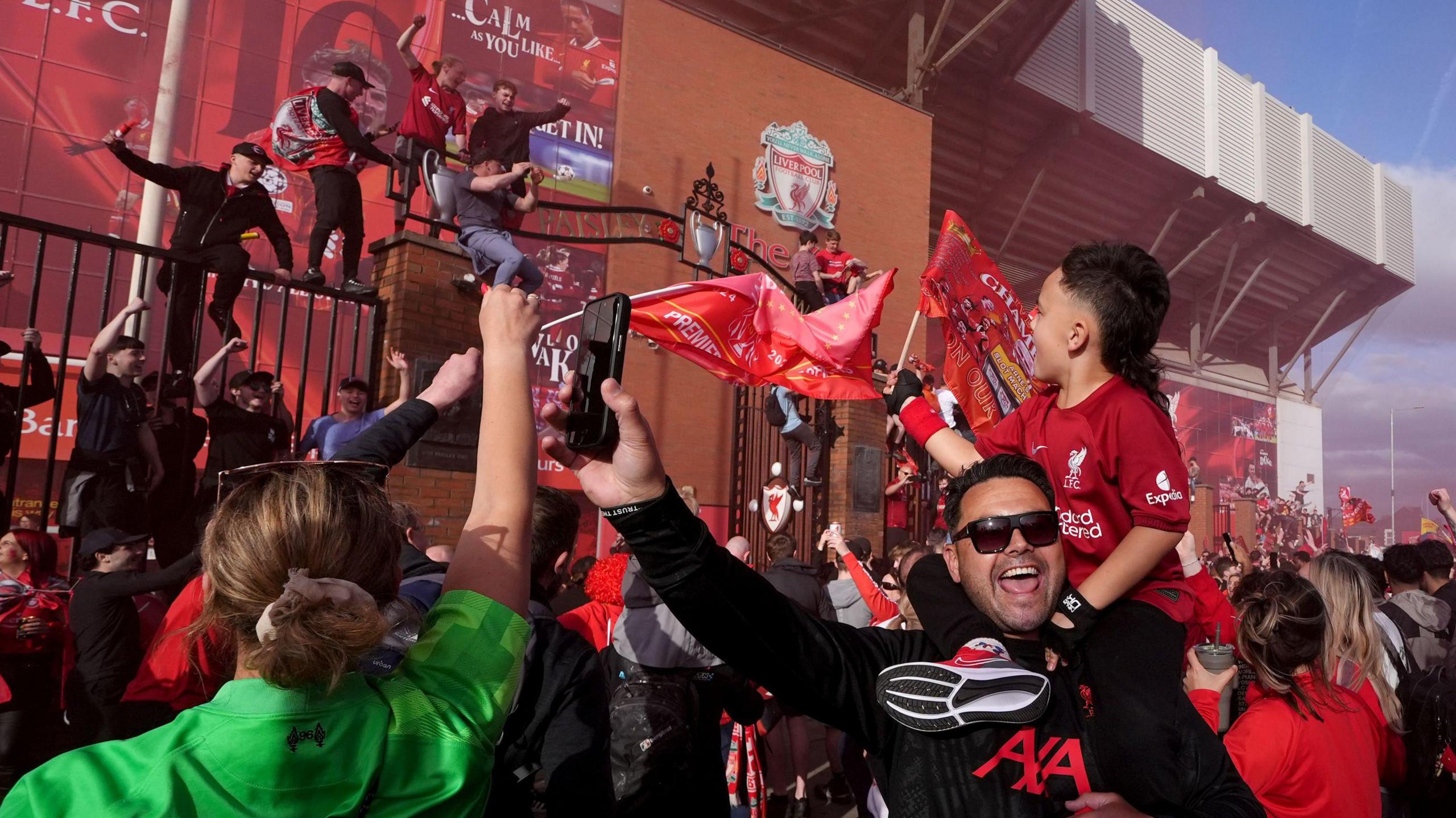 Arrollamiento masivo en celebración del Liverpool deja cuatro heridos graves