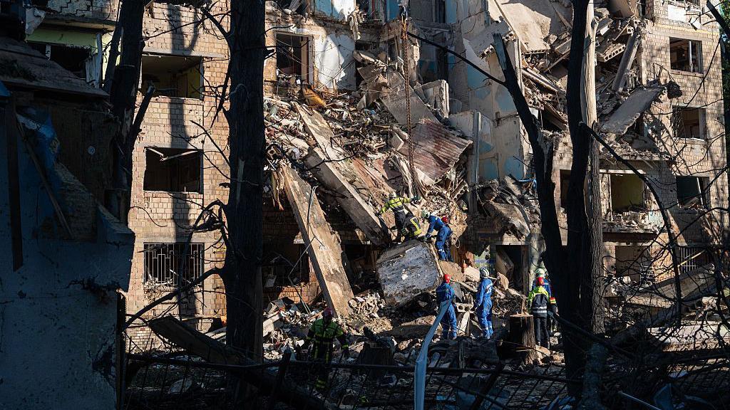 Ataque masivo con drones rusos afecta la región de Kiev