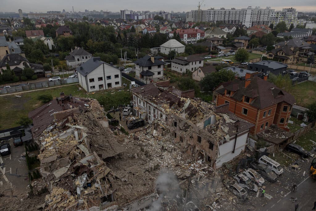 Ataque masivo con drones y misiles deja decenas de muertos en Kiev