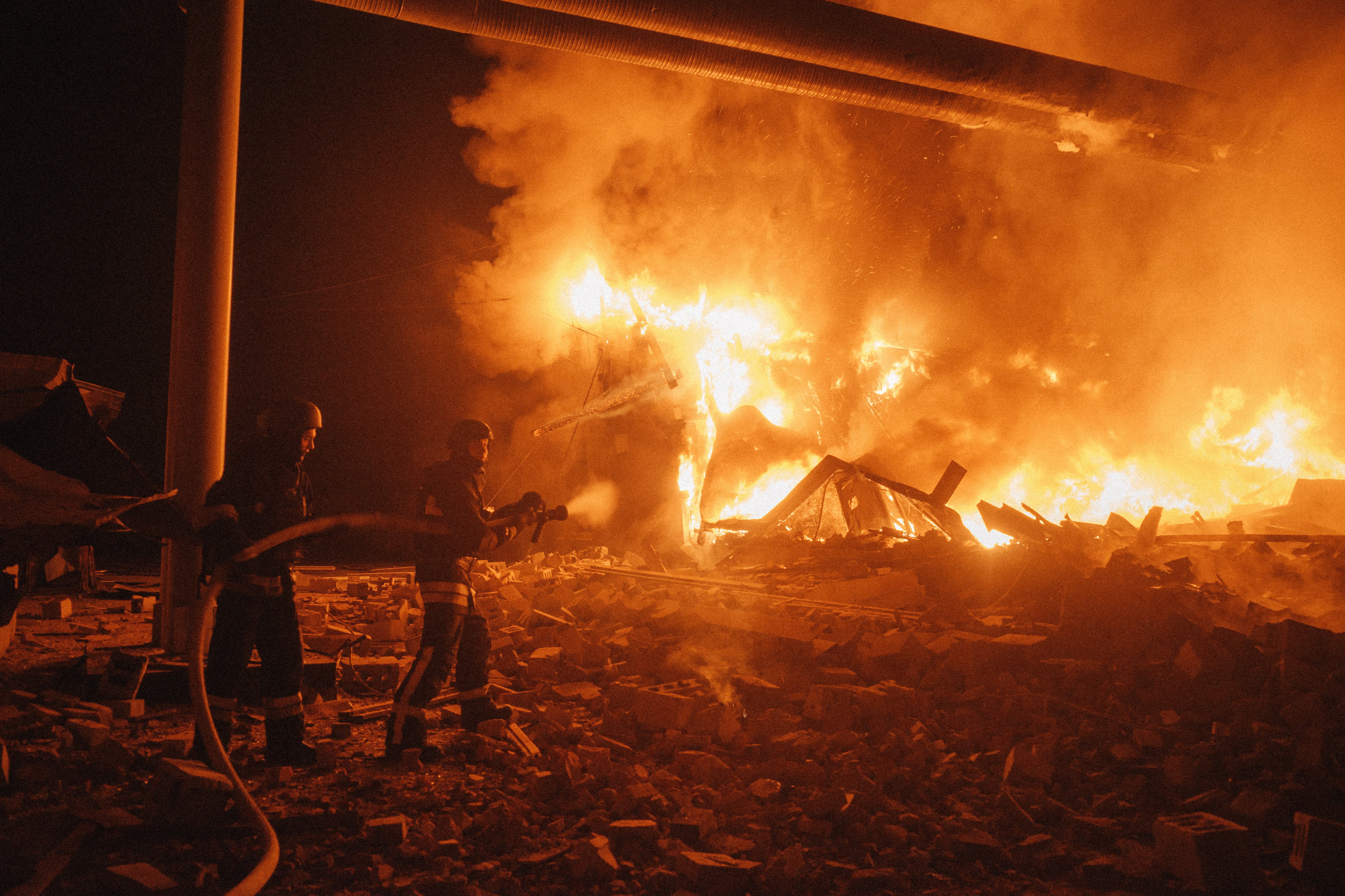 Ataques con drones ucranianos alcanzan refinería y Sebastopol
