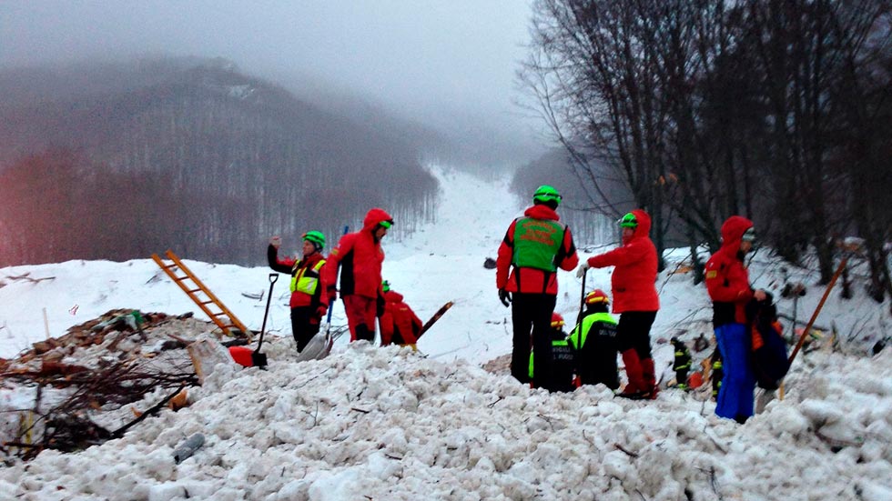 Avalancha en frontera Nepal‑Tíbet causa 350 muertos y desaparecidos