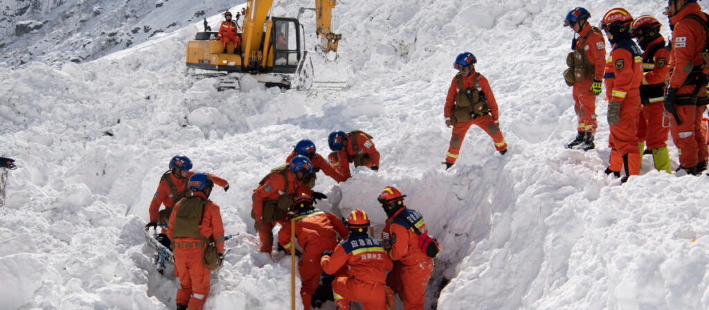 Avalancha en la frontera de Nepal y Tíbet deja decenas de víctimas