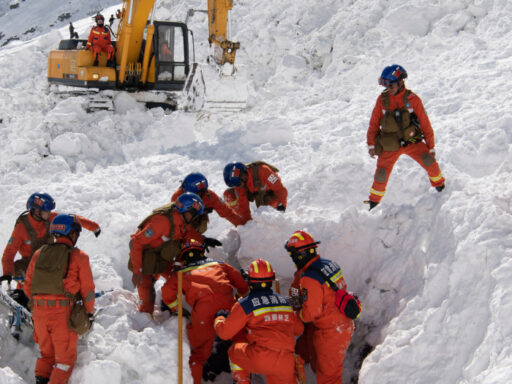 Avalancha en la frontera de Nepal y Tíbet deja decenas de víctimas