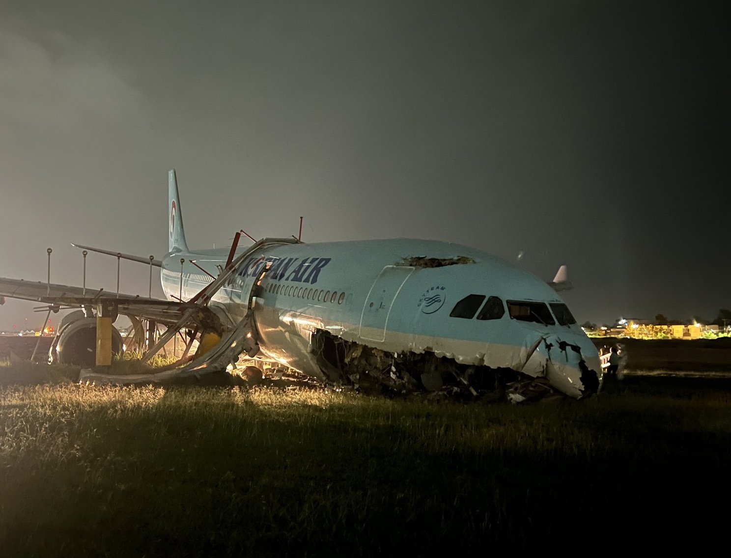 Avión de Amazon en Miami se estrella y se incendia en la pista