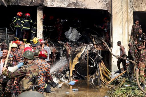 Avión militar se estrella en escuela y deja cerca de 20 fallecidos en Bangladesh