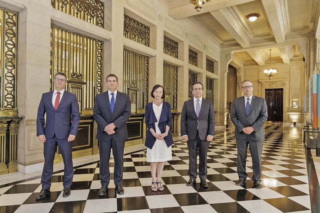 Banco Central de Uruguay establece nueva norma para ahorradores en dólares