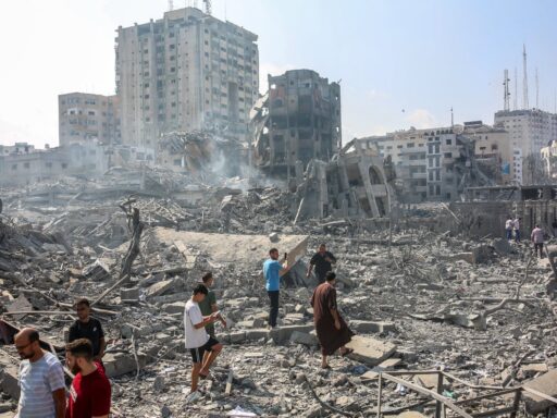 Bombardeos israelíes en Gaza matan a varios civiles pese al alto el fuego