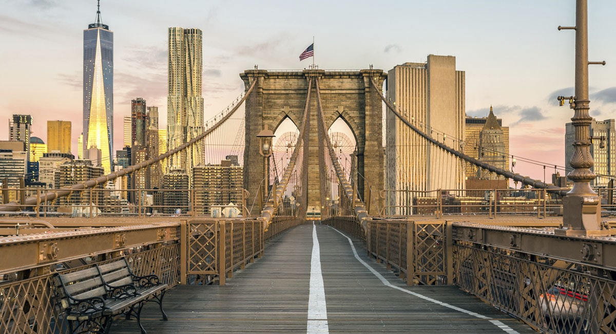 Buque Escuela mexicano choca contra el Puente de Brooklyn, dejando dos fallecidos