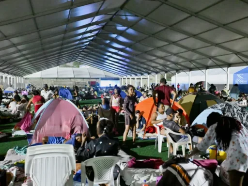 Campamentos desplazados La Guaira tras terremotos: retos y realidades