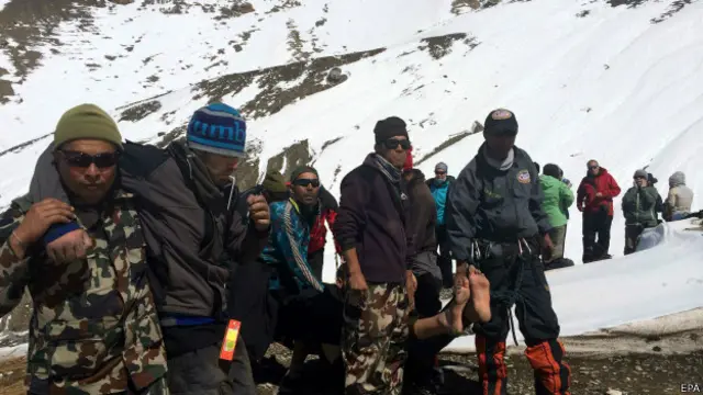 Catástrofe en Nepal: rescates límite y miles de desaparecidos