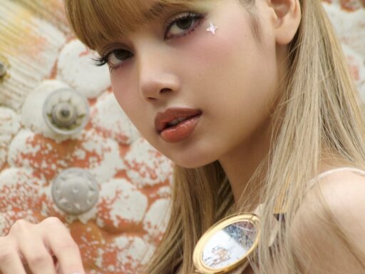 always lalisa - Una crónica de transición: de Blackpink al solo — Foto: AnOther Magazine