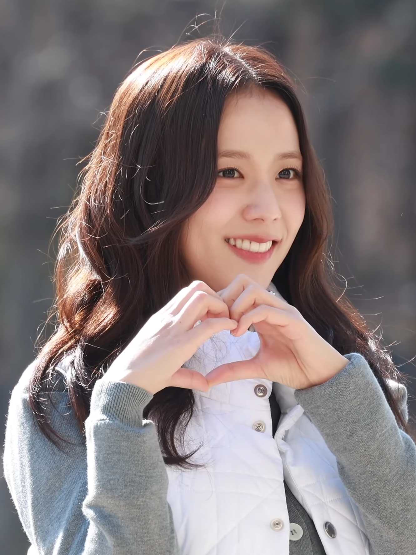 jisoo de blackpink - Jisoo y la colección “Primavera 2027” rompe barreras de estilo — Foto: KpopAngel