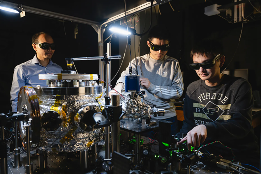 Científicos logran generar electricidad con diamantes flexibles: el hallazgo que rompe un dogma de cien años