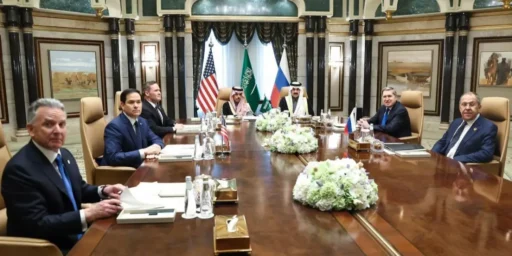 Con mediación de Estados Unidos, Rusia y Ucrania negocian un cese del fuego que excluye las demandas estratégicas de Zelensky y Putin - Portada Oficial
