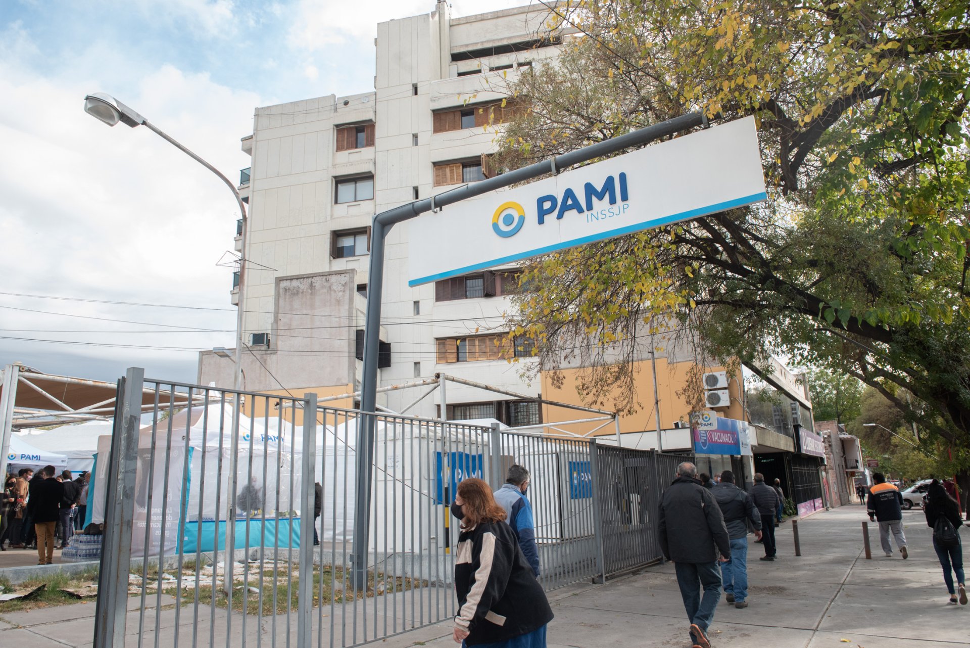 Crisis en el PAMI: renuncia del coordinador y designación cercana a Caputo