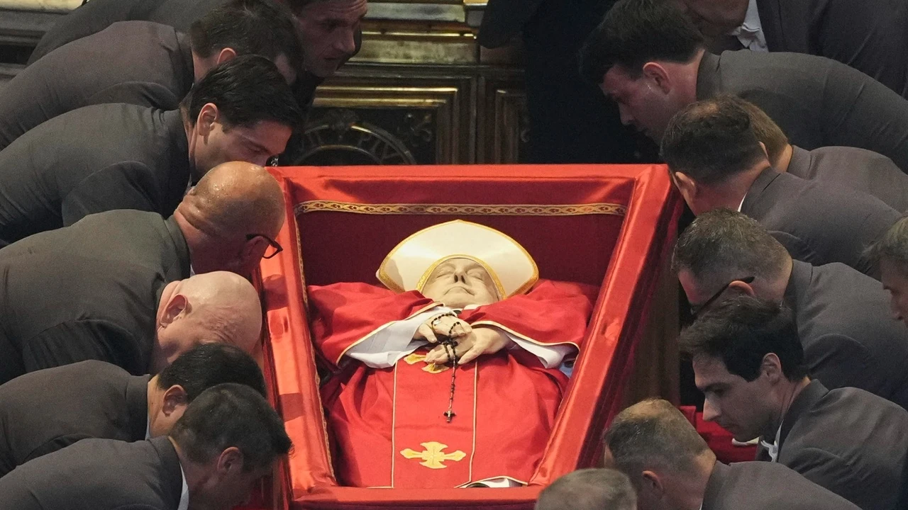 Culmina Capilla Ardiente del Papa Francisco