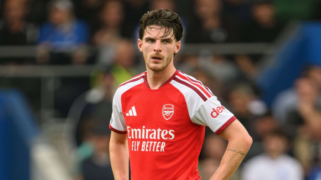 Imagen ilustrativa de Explained: Why Declan Rice avoided red card for KICKING Malick Yalcouye in Arsenal's humbling defeat to Brighton | Goal.com