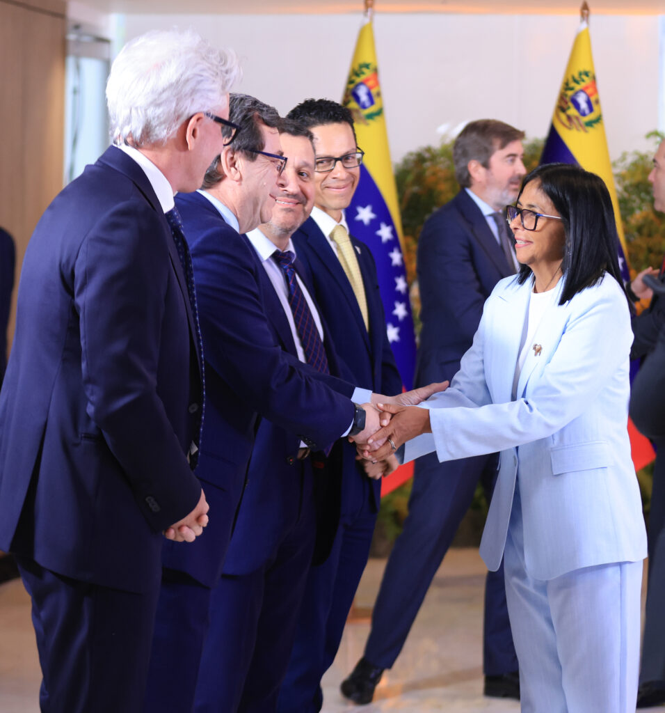 Delcy Rodríguez desobedece órdenes de Donald Trump