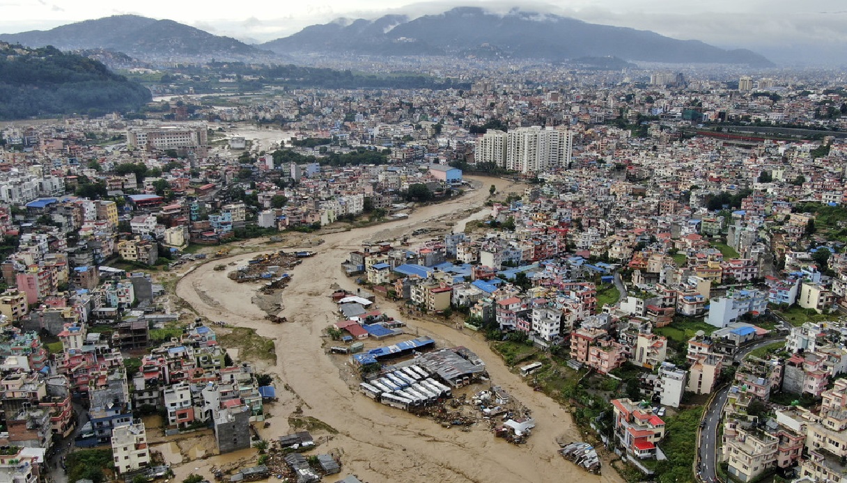Desaparecidos tras avalancha e inundaciones en la frontera Nepal‑China