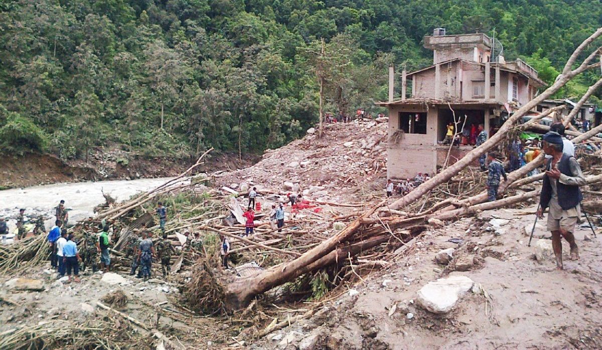 Deslave Nepal-Tíbet deja más de 95 muertos y cientos de desaparecidos