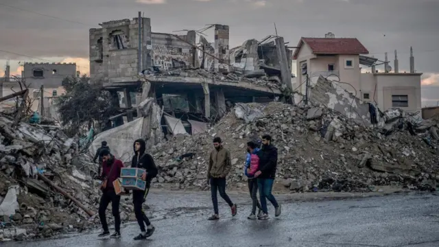 Desplazados palestinos en Gaza bajo intensificación de ataques israelíes
