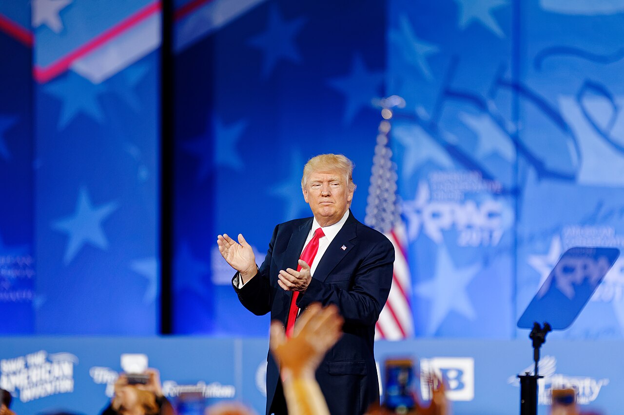 Donald Trump en acto oficial