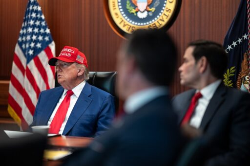 Donald Trump pide rendición a Irán