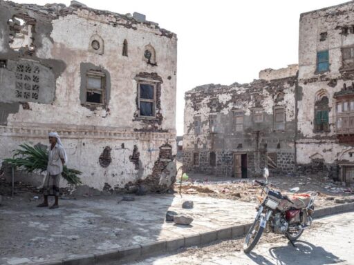 Ejército yemení retoma colinas en Taiz ante intensos combates - Portada Oficial