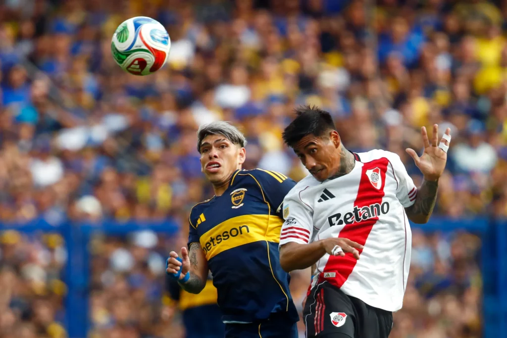 El Superclasico: Boca Juniors contra River Plate