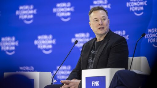 Elon Musk alerta sobre la caída de la población mundial