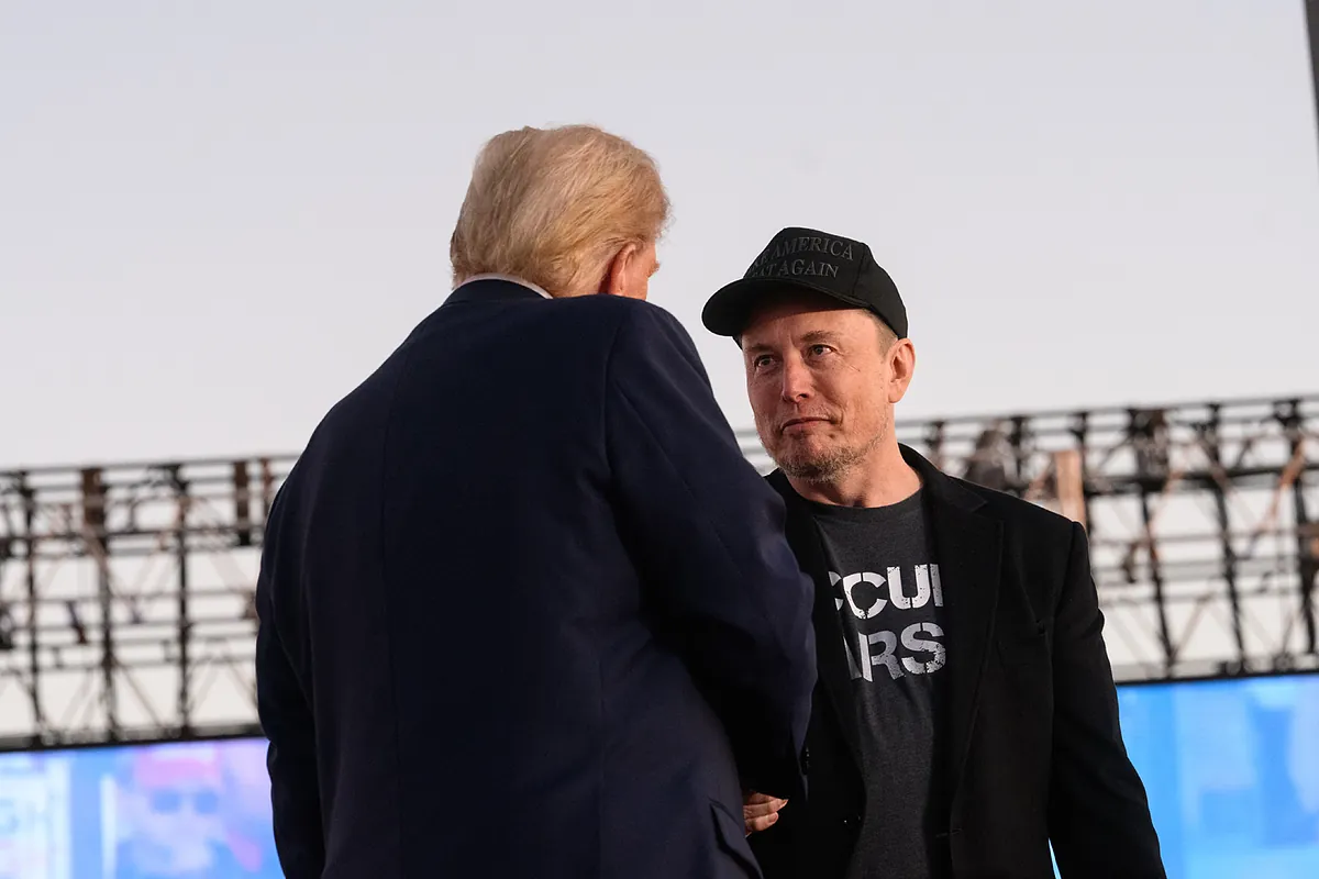 Elon Musk arremete contra asesor comercial de Donald Trump: “tonto imbécil”