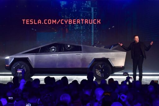 Elon Musk empieza a vender sus Cybertruck en menos de 70 mil dólares en medio de la peor crisis en la historia de Tesla