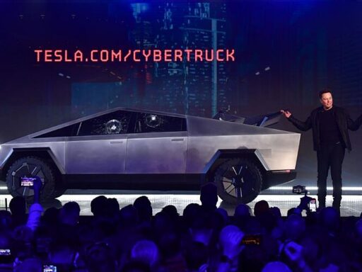 Elon Musk empieza a vender sus Cybertruck en menos de 70 mil dólares en medio de la peor crisis en la historia de Tesla